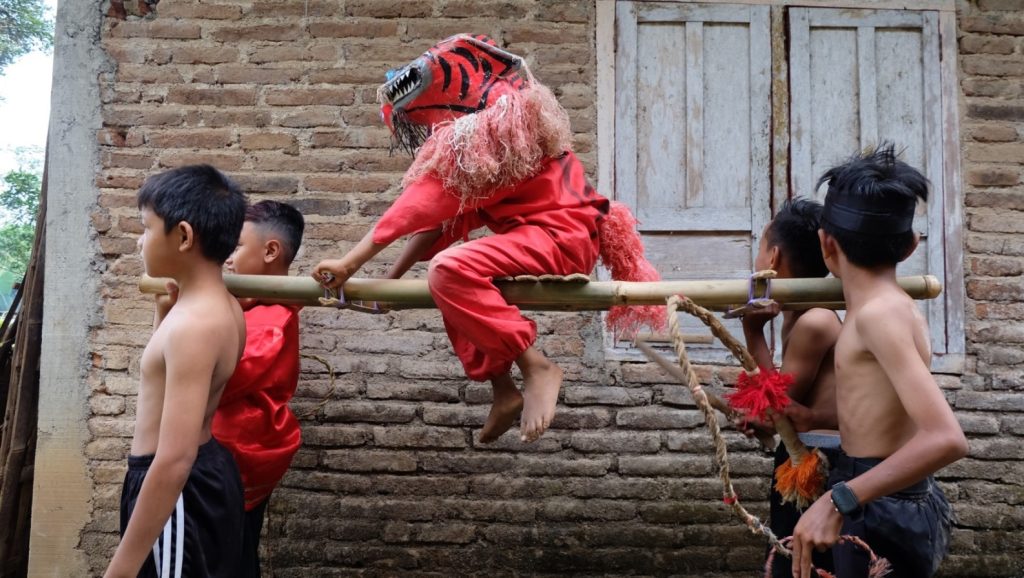 Permainan tradisional Desa Bigaran -Barongan 1