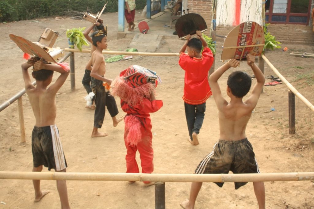 Permainan tradisional Desa Bigaran -Barongan 2