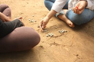 Permainan tradisional Desa Bigaran -dakon 2