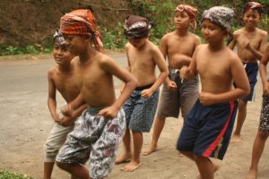 Permainan tradisional Desa Bigaran -kubro kubronan