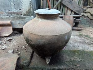 teknologi tradisional padasan untuk menyimpan dan mengatur air - Desa Bigaran Borobudur