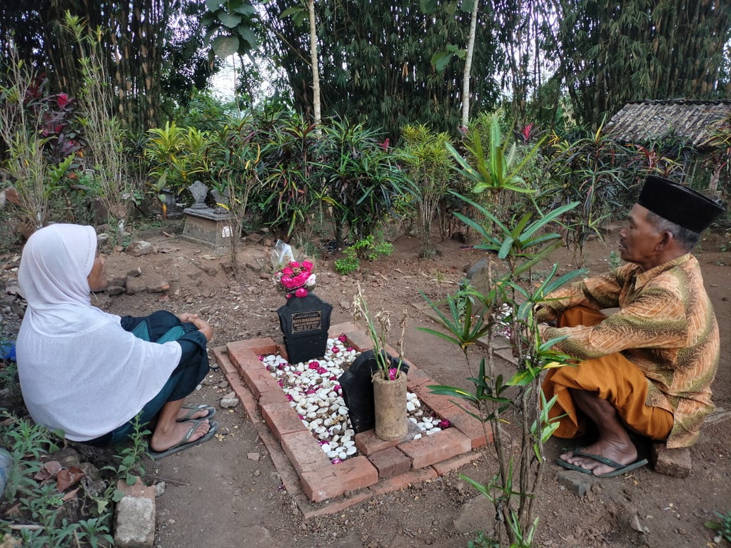 Daur hidup - lelayu - kematian - desa Kebonsari 03