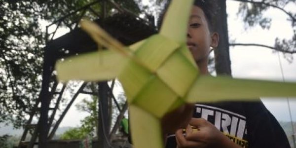 Permainan rakyat dan olahraga tradisional - Kitiran janur - Desa Giritengah 03