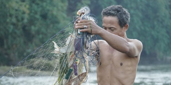 Potensi ekonomi - Desa Borobudur - Memancing ikan di Kali Progo